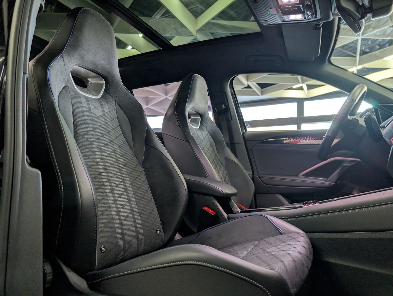 Fahrzeugabbildung Volkswagen Tayron R-Line 360°H&K LAUNCH PANO IQ-LIGHT AHK 7