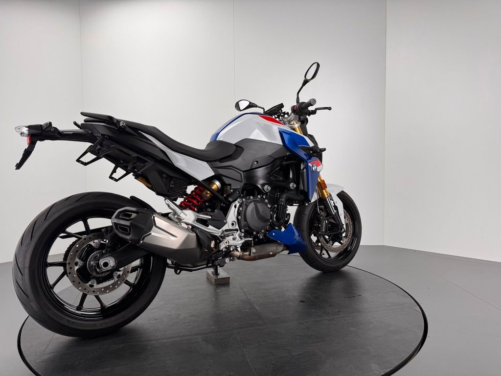 Fahrzeugabbildung BMW F900 R *NEUWERTIG *VOLL *1.HAND