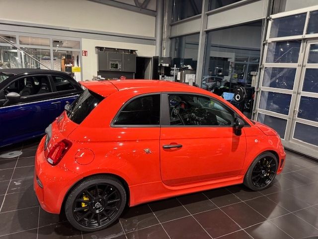 Fahrzeugabbildung Abarth 695 Autom. Beats Navi Carplay PDC