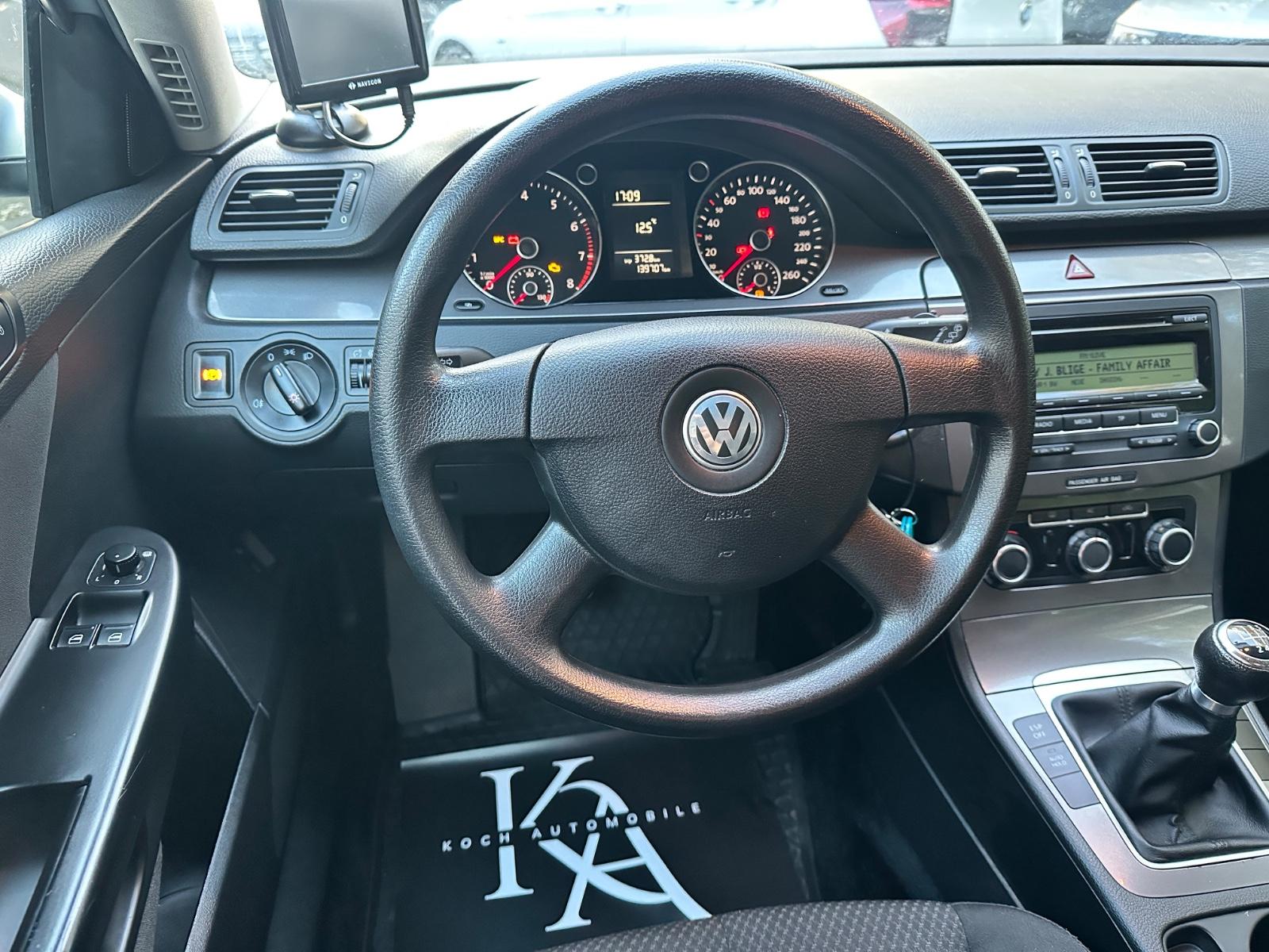 Volkswagen Passat 2010 — photo 22