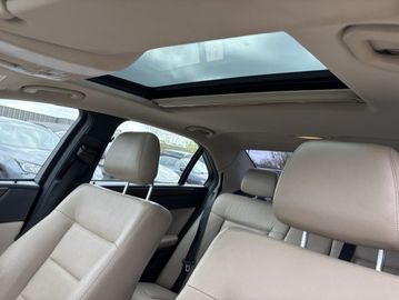 Mercedes E 220 - 11