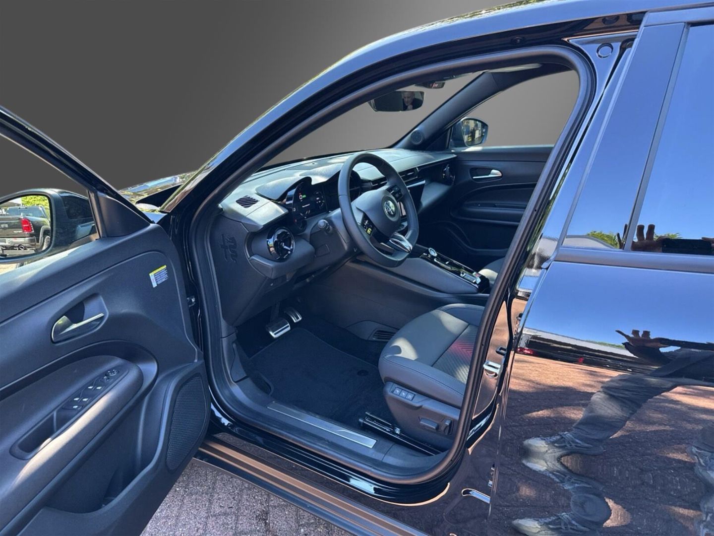 Fahrzeugabbildung Alfa Romeo Junior Elettrica SPECIALE- Panoramadach - sofort