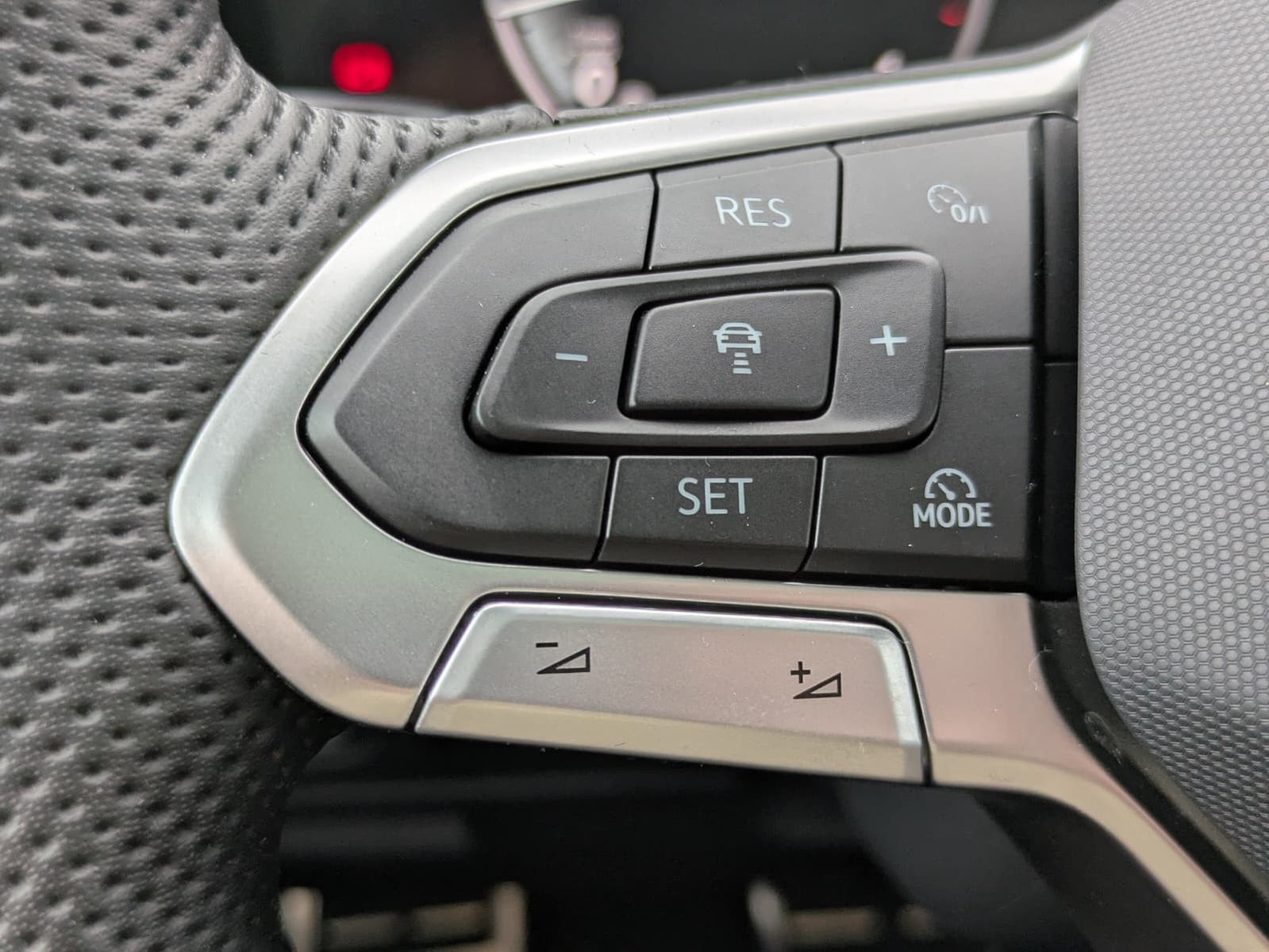 Fahrzeugabbildung Volkswagen Touareg 3.0TDI 4M R-Line VOLL Black 22" UPE 114T