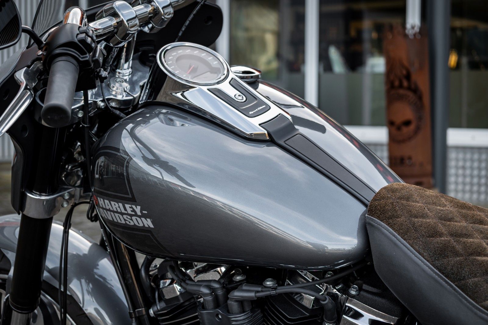 Fahrzeugabbildung Harley-Davidson FLSB SPORT GLIDE 107 - Dr. Jekill & Mr. Hyde -