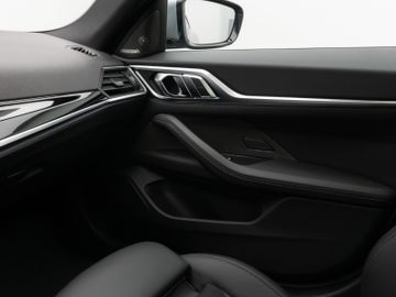 Fahrzeugabbildung BMW i4 eD35 Gran Coupé Glasdach Kamera DAB H/K Komfo