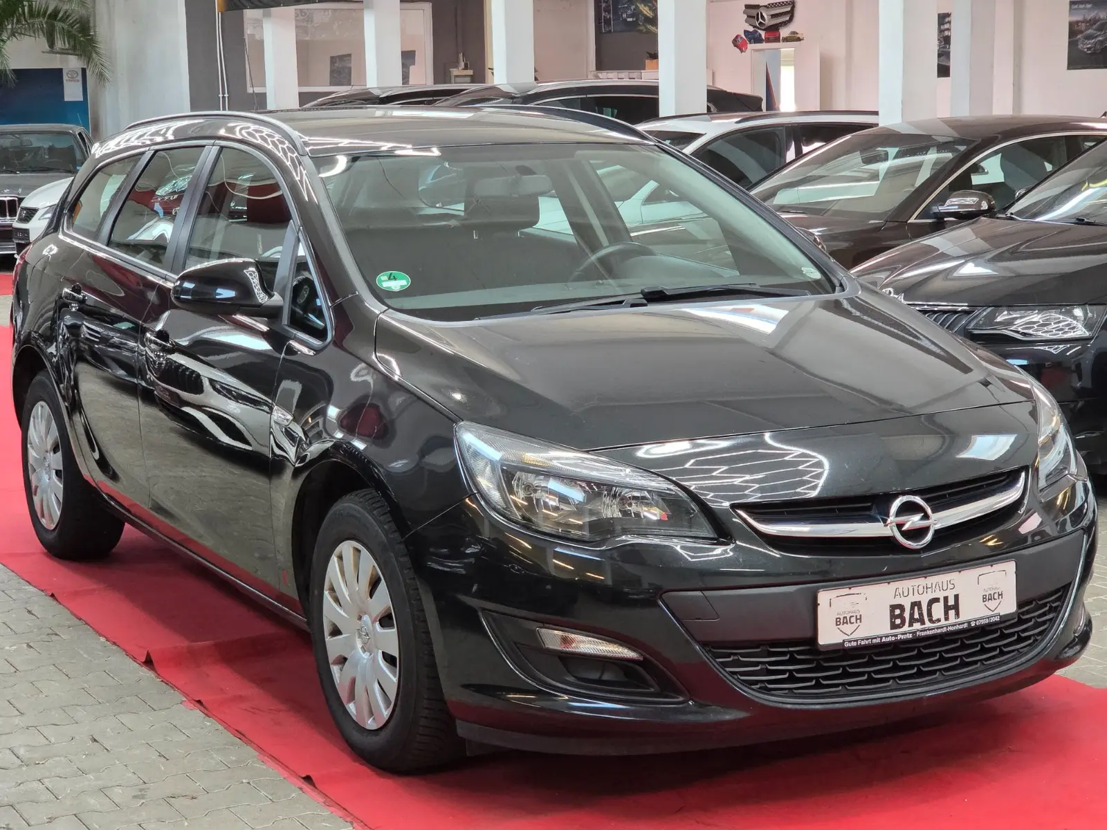 Opel Astra 2015 — салон