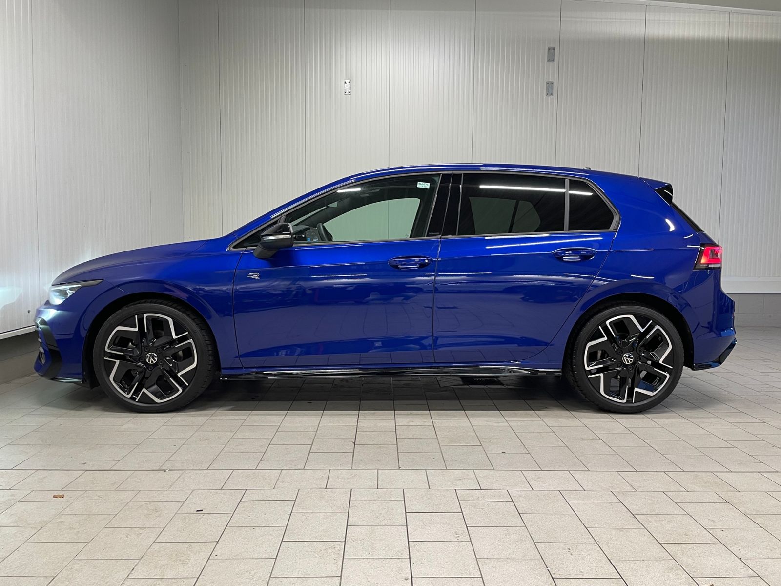 Golf VIII R-Line 2.0 TDI DSG IQ.LIGHT ACC NAVI