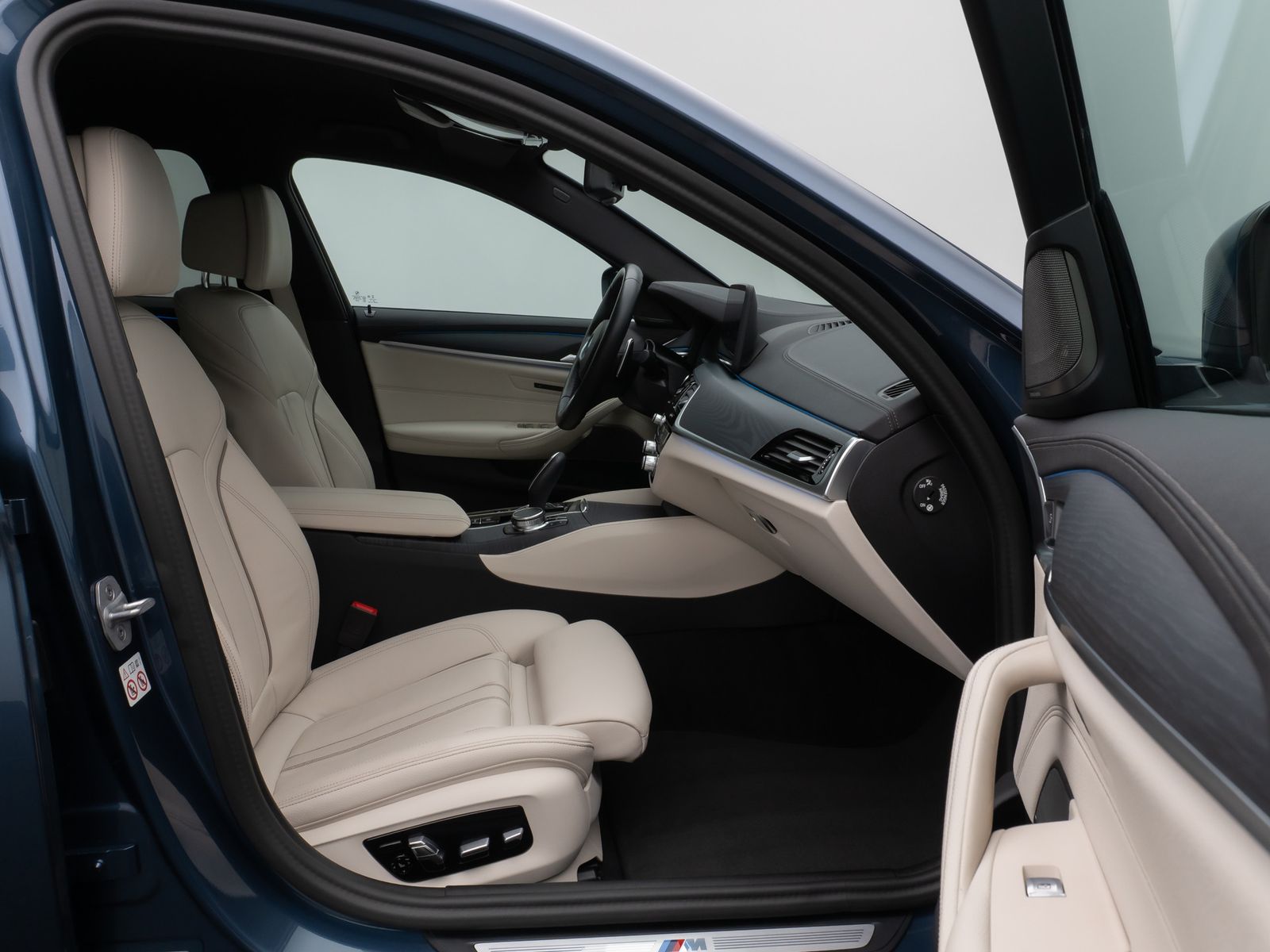 Fahrzeugabbildung BMW 530e M Sport Kamera Laser HUD DAB H/K Alarm 19"