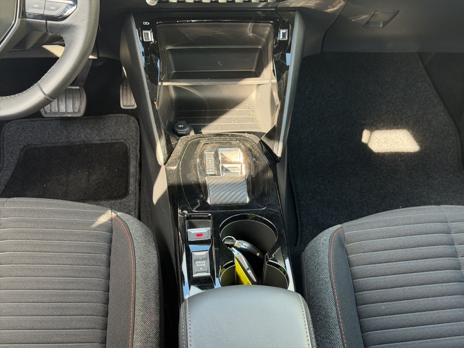 Fahrzeugabbildung Peugeot 208 e- Active/Keyless Go/Apple Carplay/Shz/DAB+
