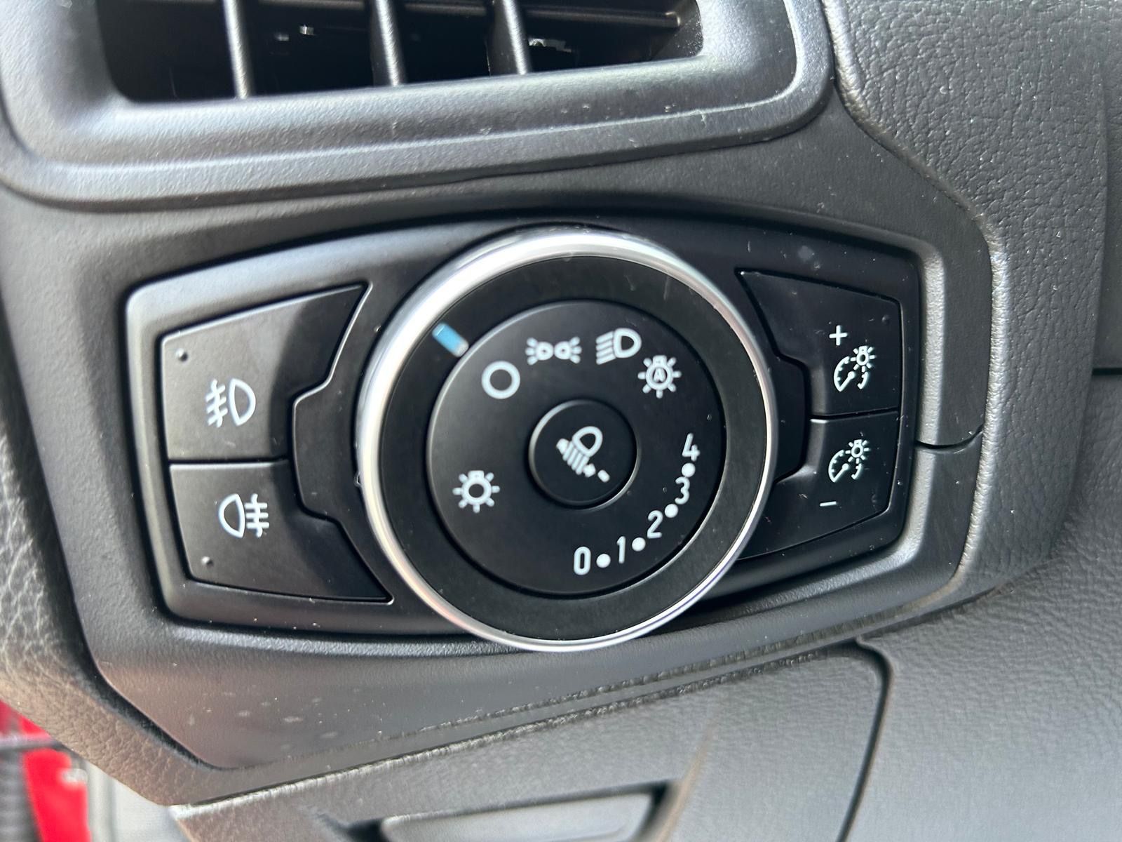 Fahrzeugabbildung Ford Focus Lim. 1.5i Business°150 PS°Winterpaket°Navi
