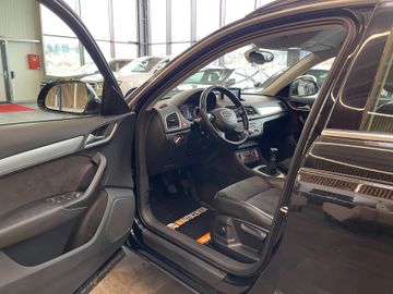 Audi Q3 2.0 TDI quattro *BI-XENON*APS*NAVI*AHK*LED*