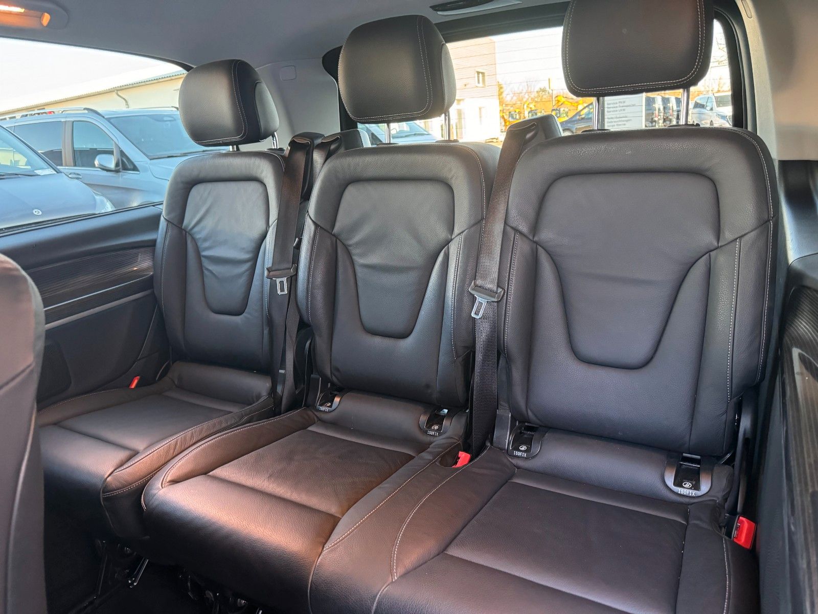 Fahrzeugabbildung Mercedes-Benz V 300 d AVA DISTRONIC AHK2,5to 360Kamera