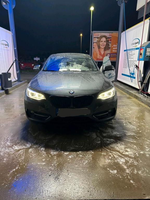 BMW 225