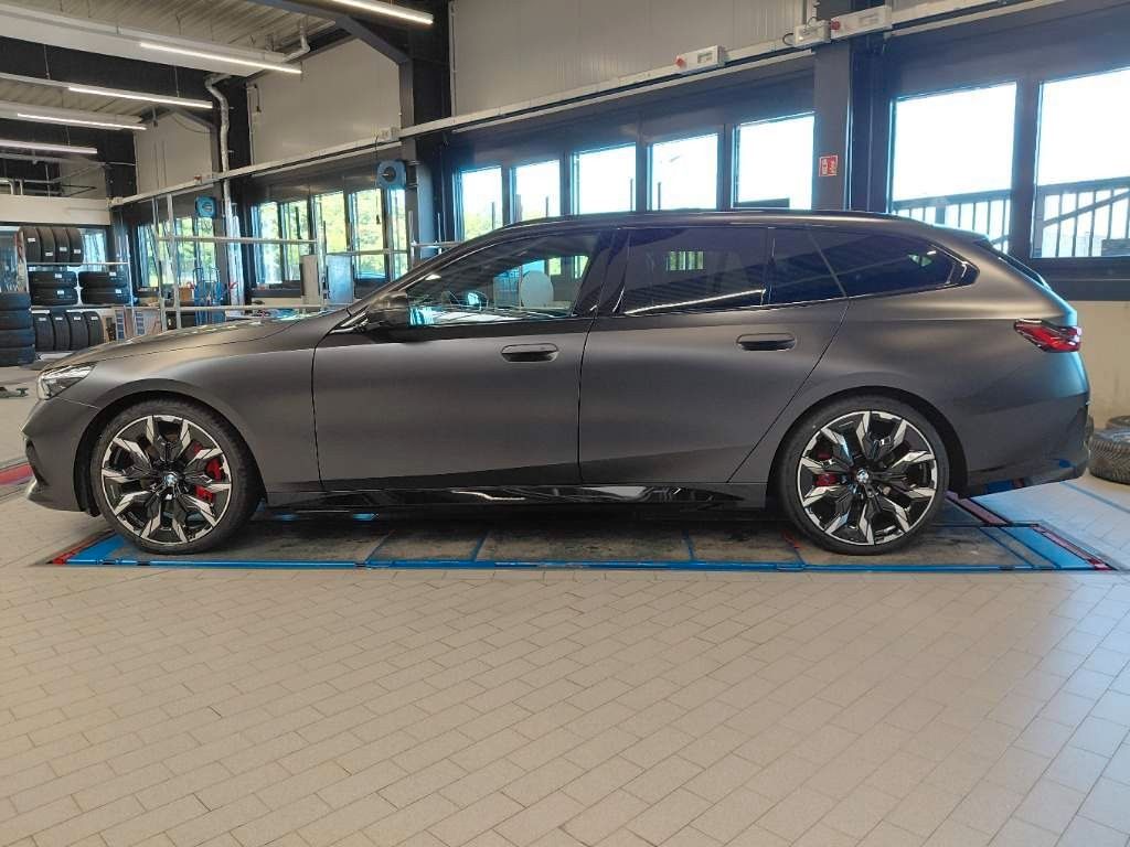 Fahrzeugabbildung BMW 540 d Touring xDrive M Sport B&W HuD STHZ 21"