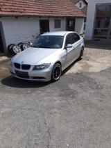 BMW 318 i E90 - BMW 318 aus 2005: 318i