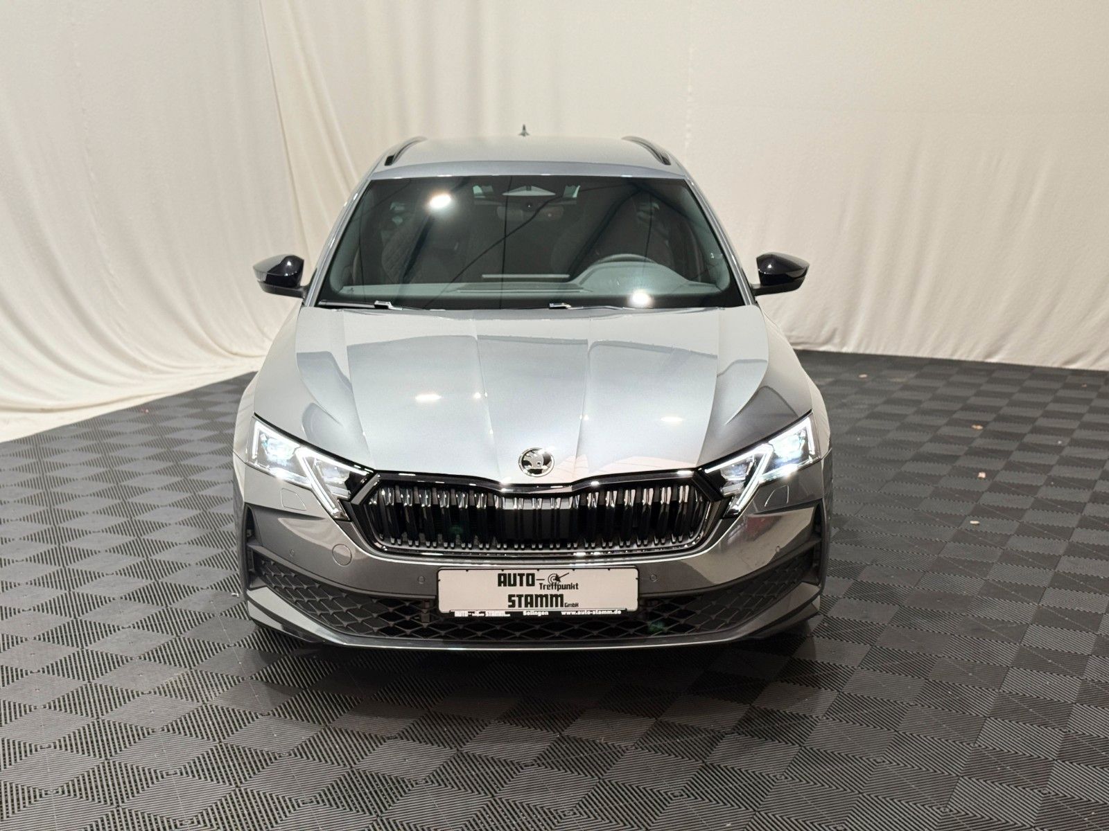 Fahrzeugabbildung SKODA Octavia Combi 2.0 TDI Sportline Infot. Paket