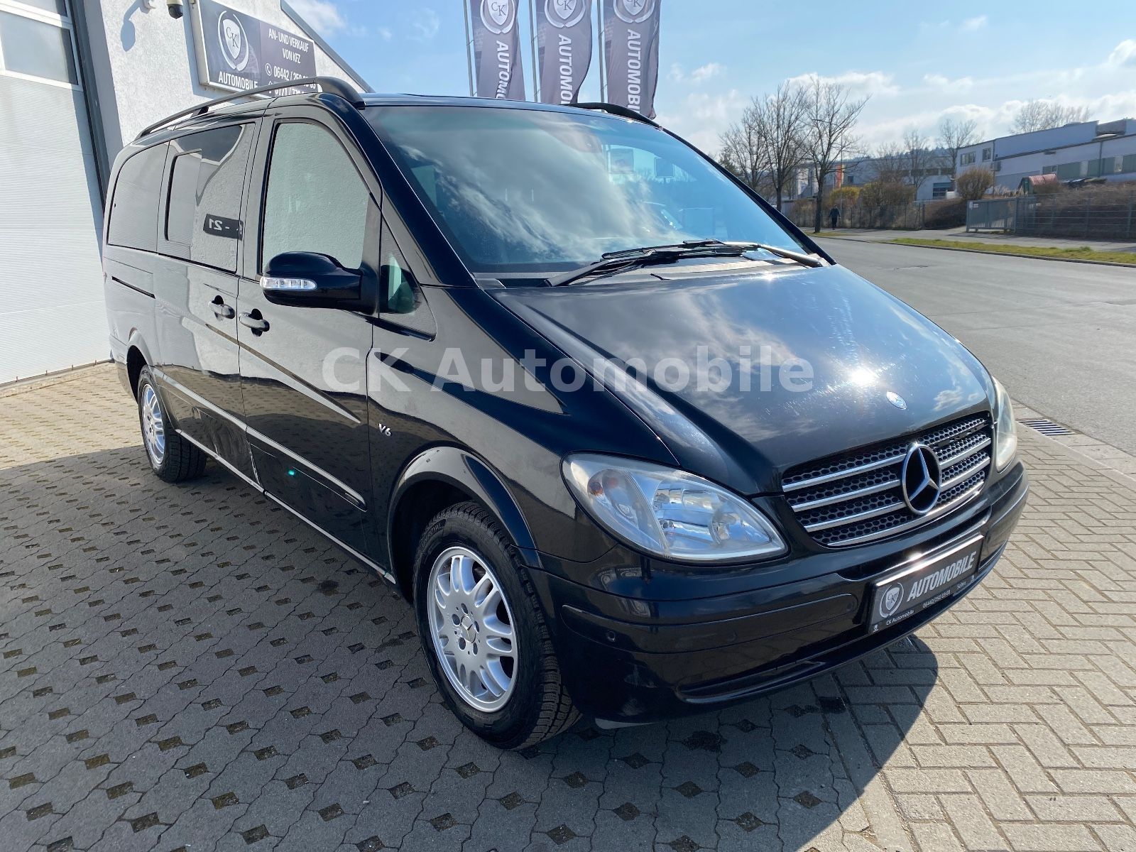 Fahrzeugabbildung Mercedes-Benz Viano 3.0 CDI lang Activity/6 Sitze/Leder/AHK