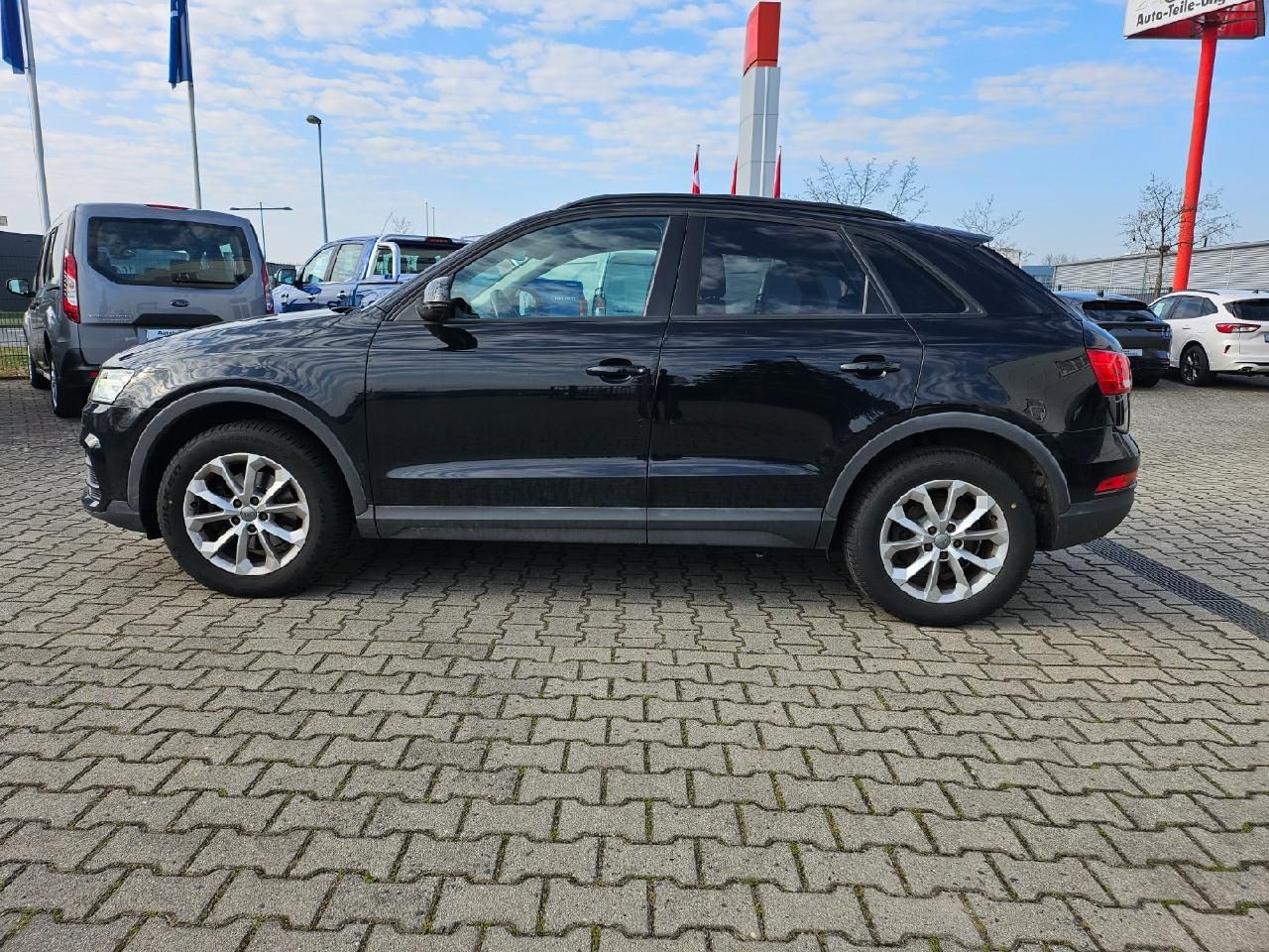 Fahrzeugabbildung Audi Q3 basis