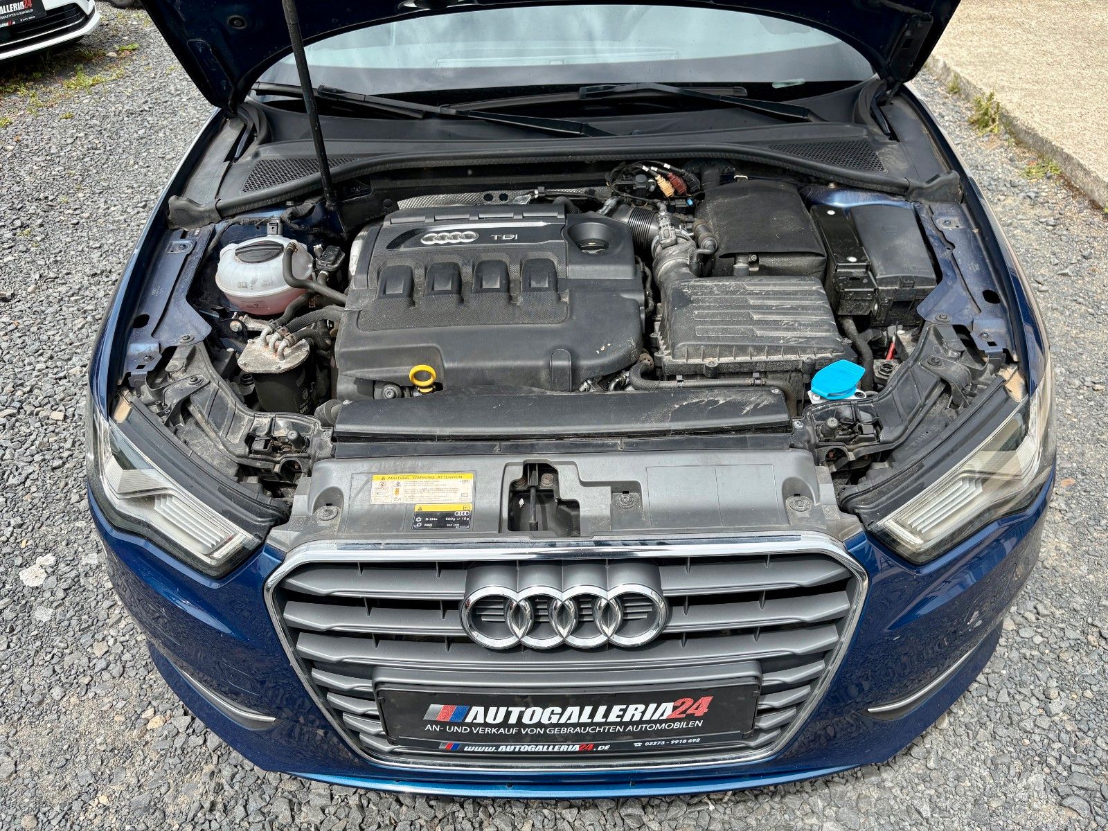 Fahrzeugabbildung Audi A3 1.6 TDI SPBK S LINE Navi Leder LED SPORTFWK