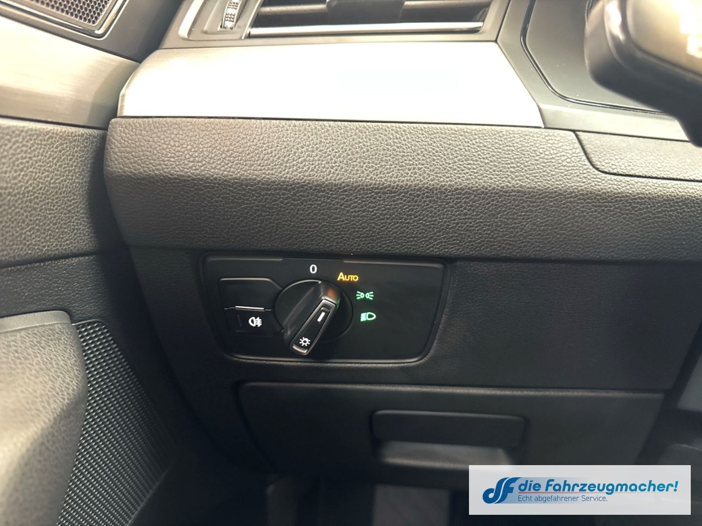 Fahrzeugabbildung Volkswagen Passat Variant Conceptline sch.AHK Navi LED ACC