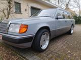 Mercedes-Benz 230TE - graue Mercedes-Benz 230