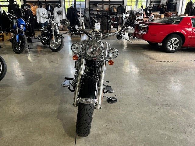 Fahrzeugabbildung Harley-Davidson FLSTNI Softail Deluxe Custom 96cui Twin Cam