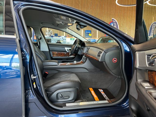Jaguar XF *Keyless*AHK*BI-XENON*Leder*2-Zonen*