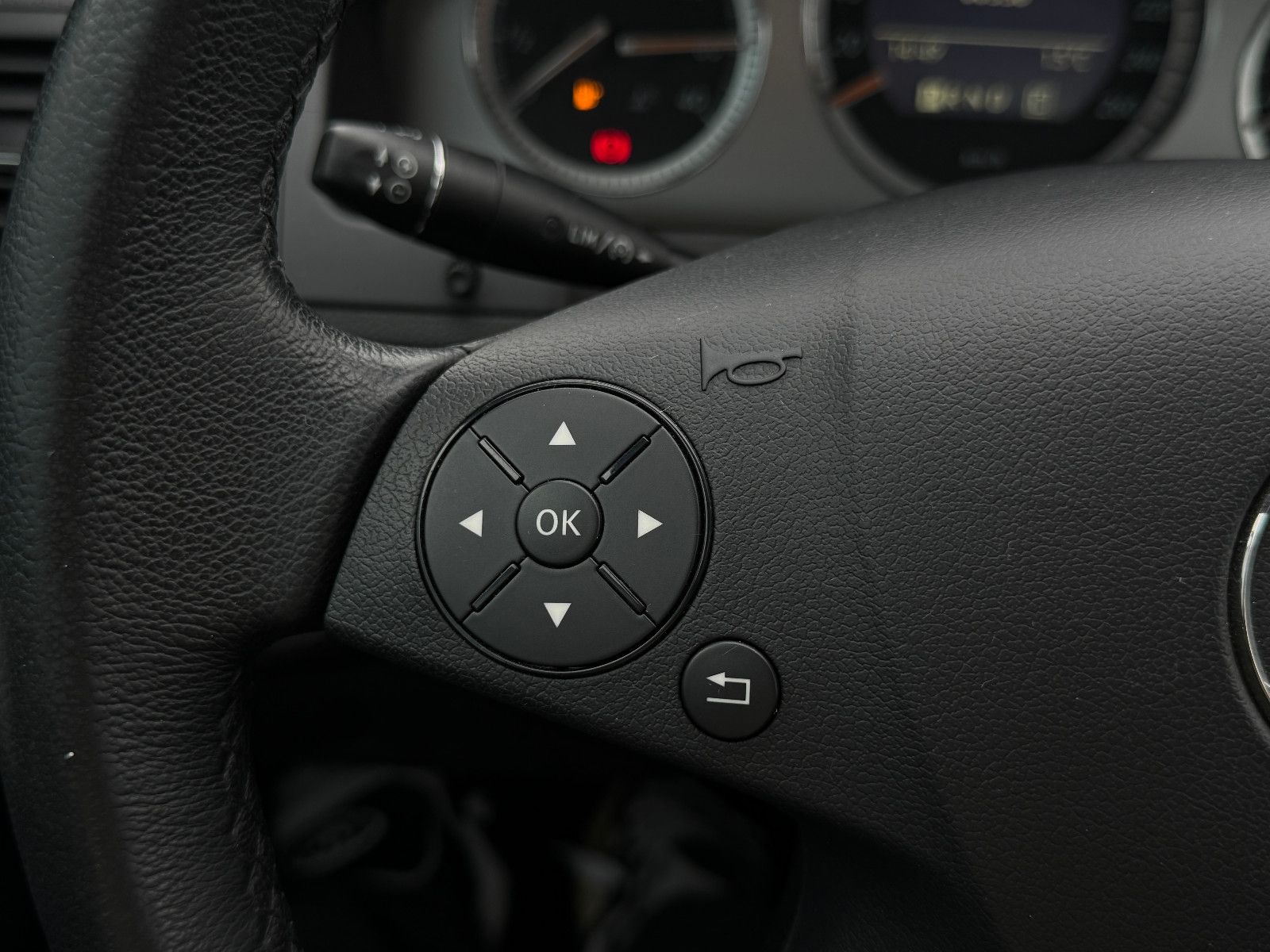 Fahrzeugabbildung Mercedes-Benz C 350 Limousine Avantgarde Aut Bi-Xenon Leder