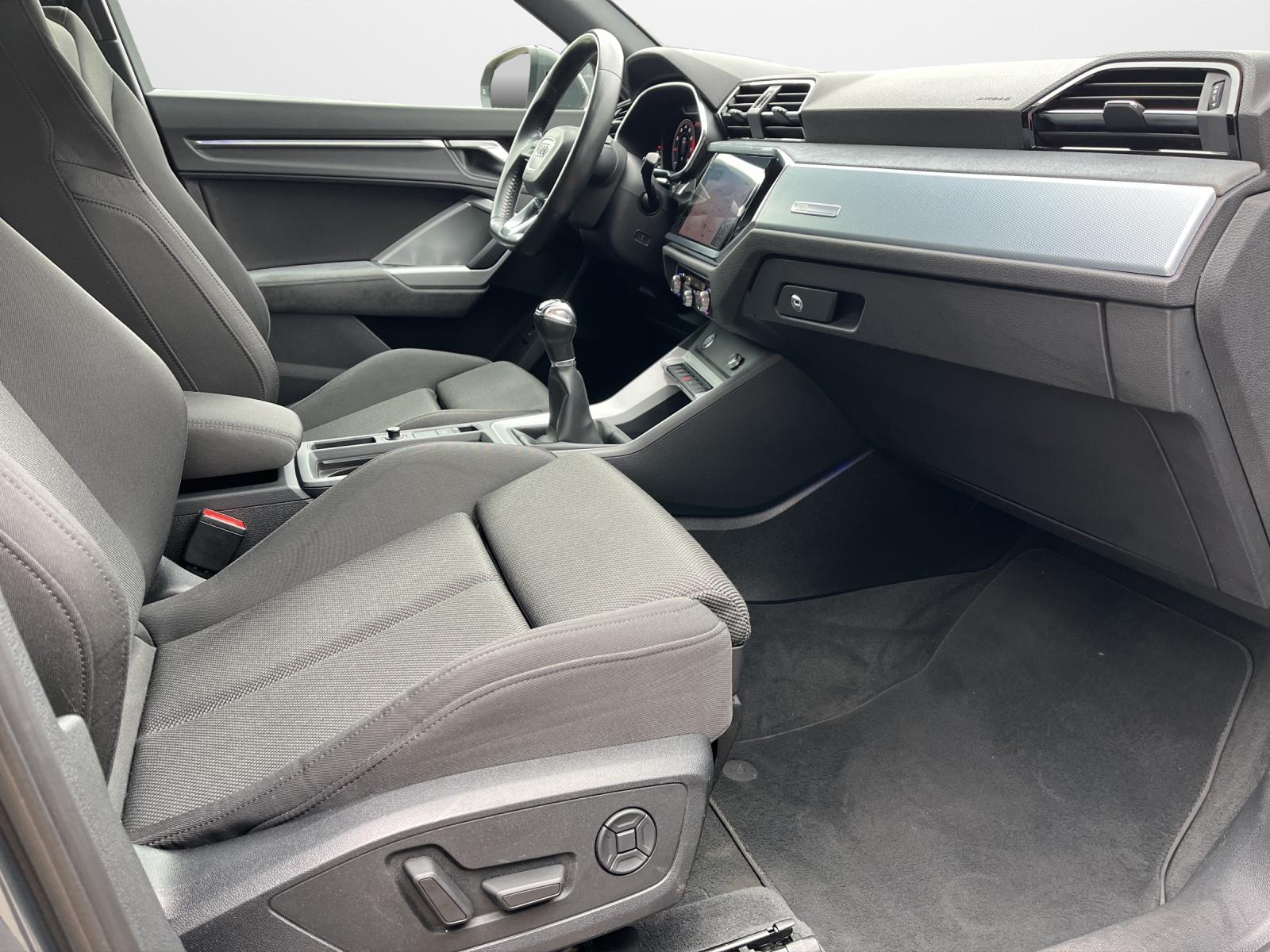 Audi Q3 35 TFSI Advanced  AHK Navi LED Kamera PDC LM 