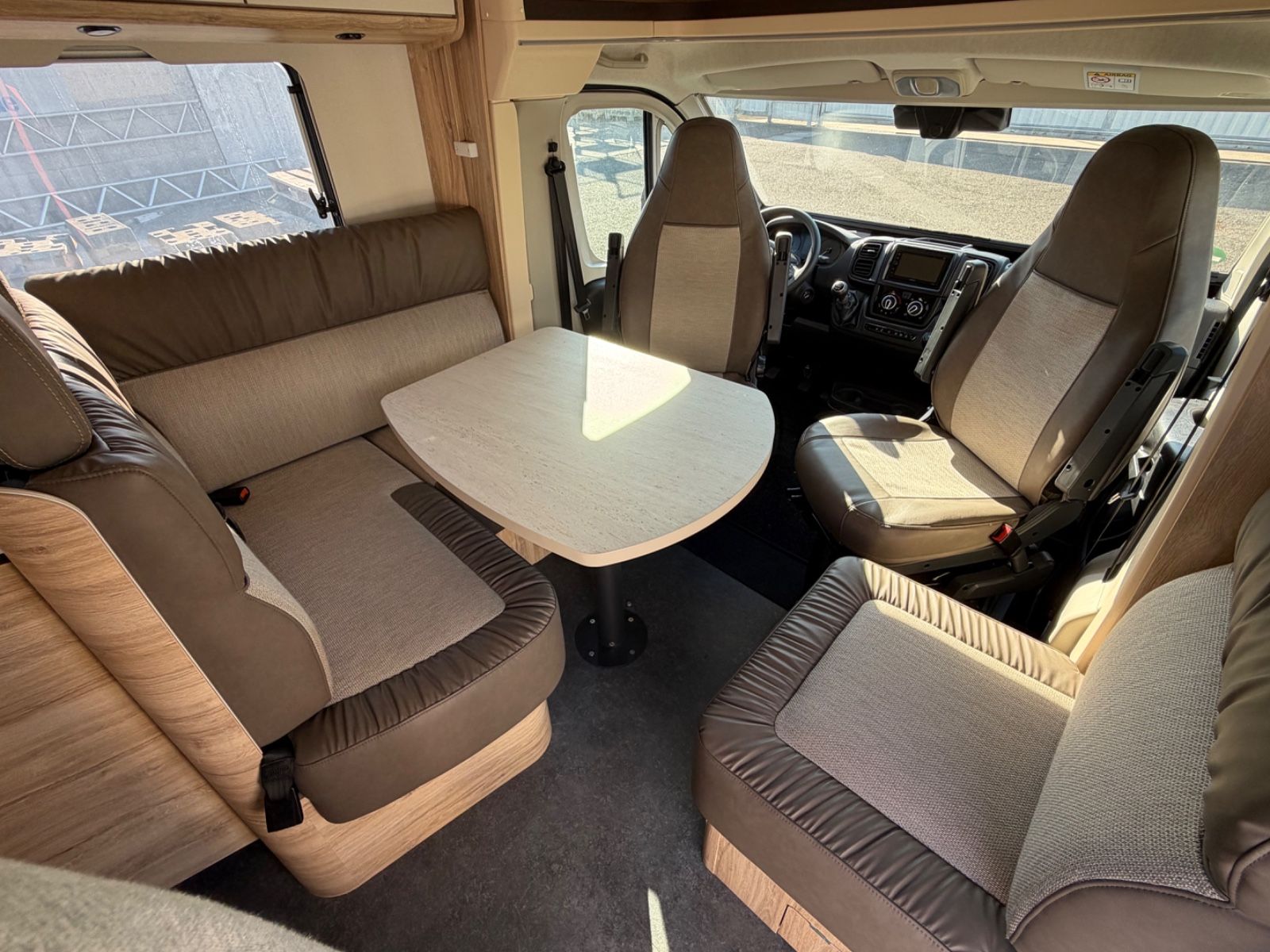 Fahrzeugabbildung Eura Mobil Profila RS 695 EB