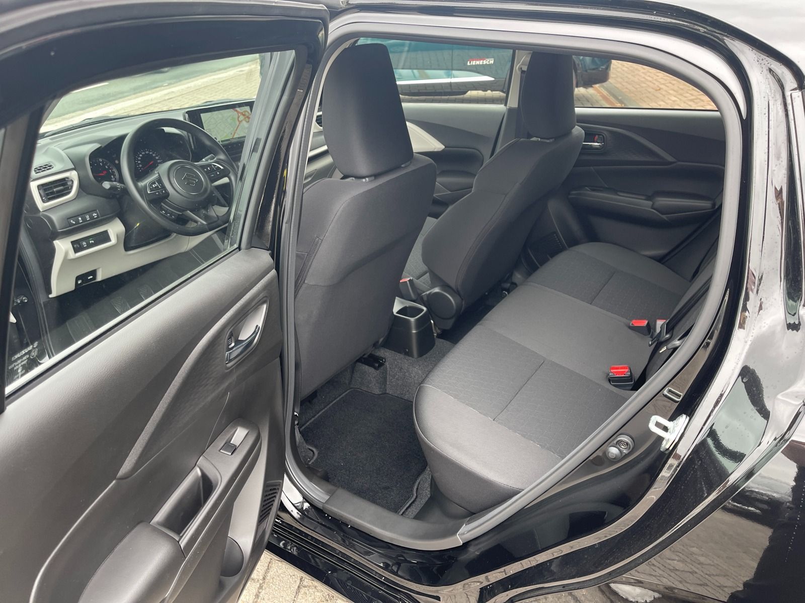 Fahrzeugabbildung Suzuki Swift 1.2 Dualjet Hybrid Club CarPlay/DAB/LED