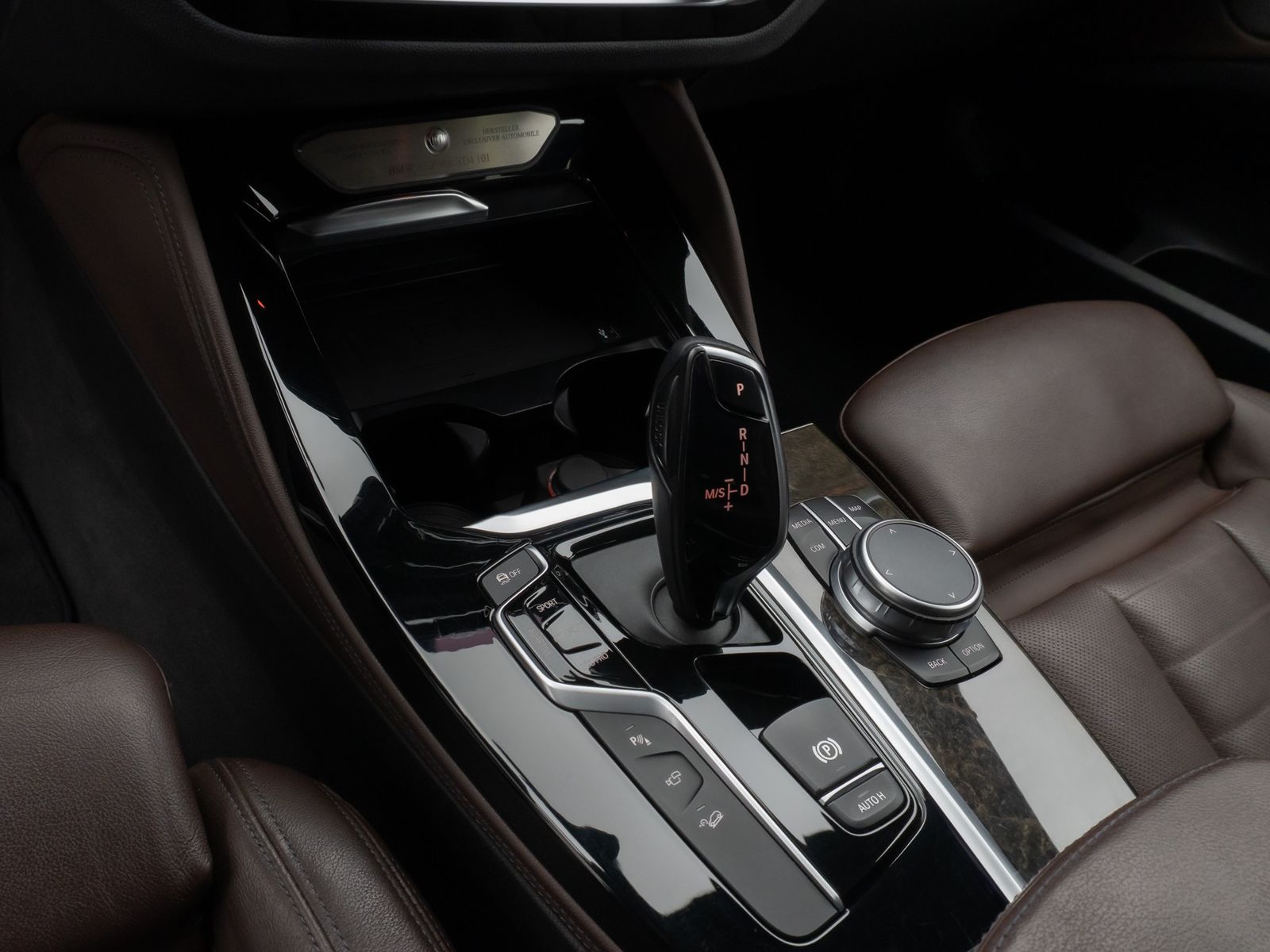 Fahrzeugabbildung ALPINA XD4 360°HUD DAB H/K Belüftung Komfort Alarm 20Zl