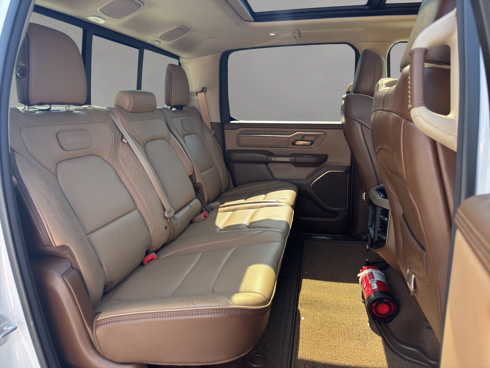 Fahrzeugabbildung Dodge RAM 1500 5.7 V8 4x4 LARAMIE LONGHORN LPG 200L
