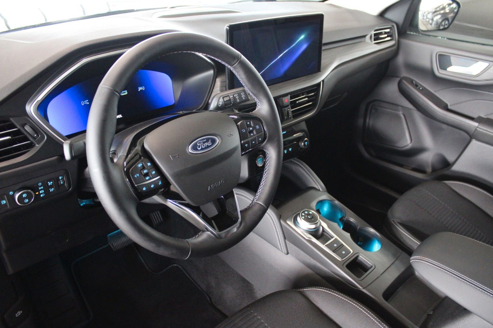 Fahrzeugabbildung Ford Kuga PHEV ACTIVE NAVI Kamera Winter Paket