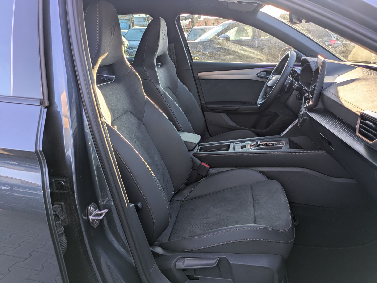 Fahrzeugabbildung CUPRA Leon 1.5 eTSI EDGE DSG*ACC*KAM*18"5JGARANTIE