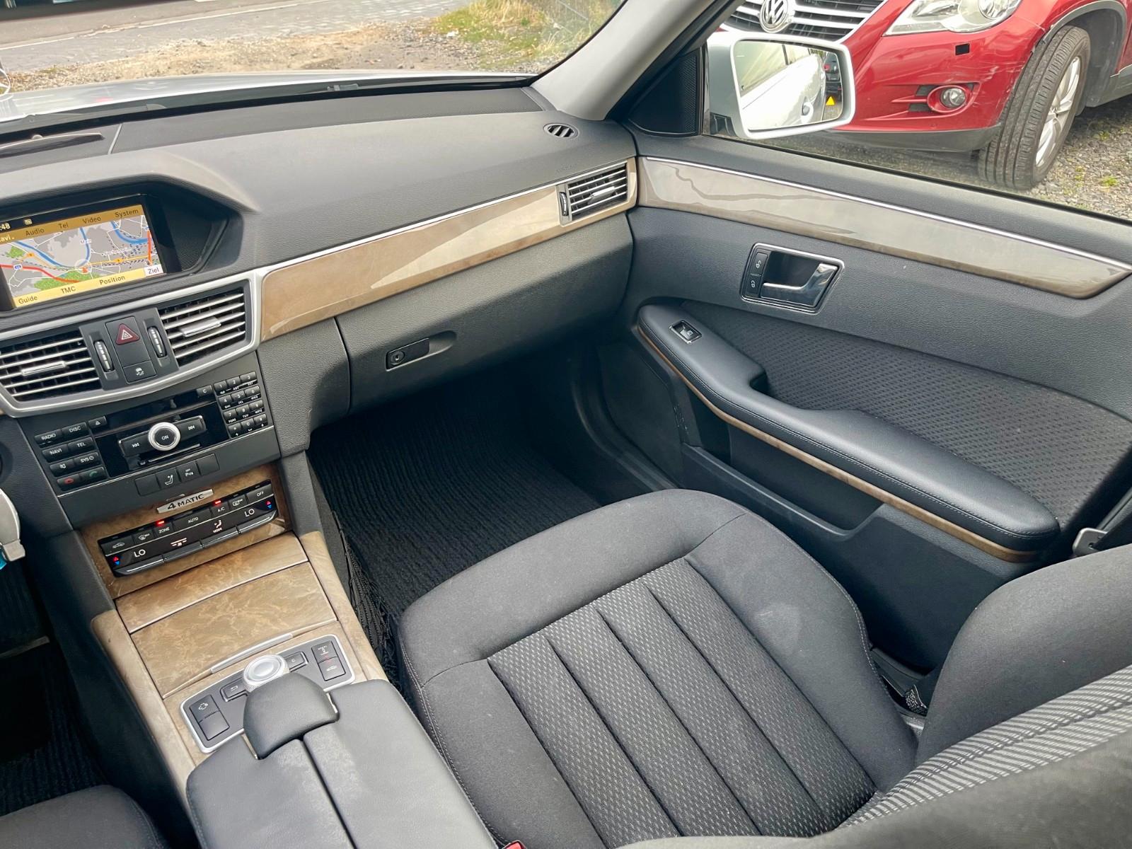 Mercedes-Benz E350 2010 — photo 27