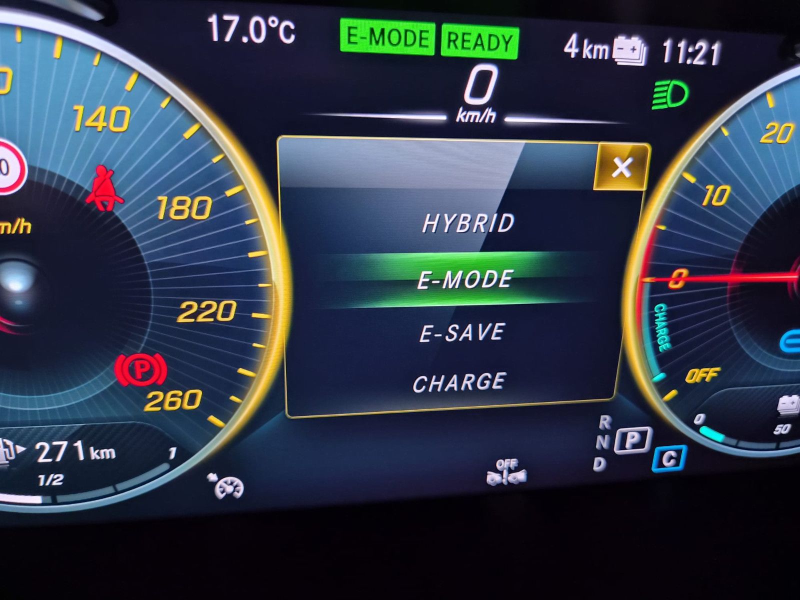 Fahrzeugabbildung Mercedes-Benz C 300 e Limousine/HIGH PERF. / KAMERA / AMG