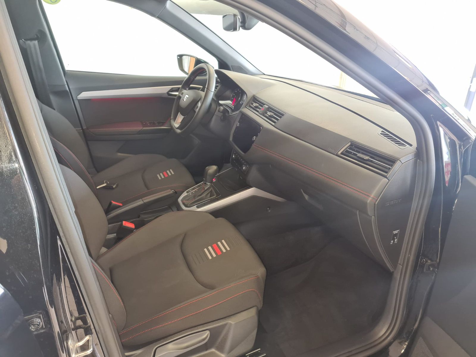 Fahrzeugabbildung SEAT Arona FR / NAVI/ KLIMA / GEPFLEGT / NUR 38TKM