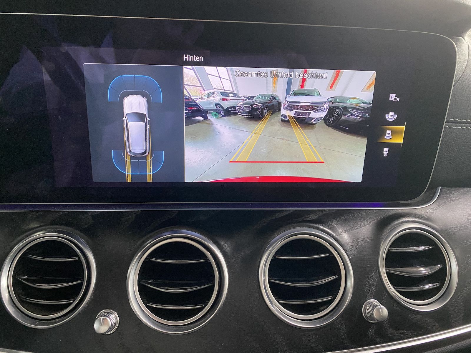 Fahrzeugabbildung Mercedes-Benz E 220 d T AMG/PANO/STHZG/´20/DIS/BUR/AHK/