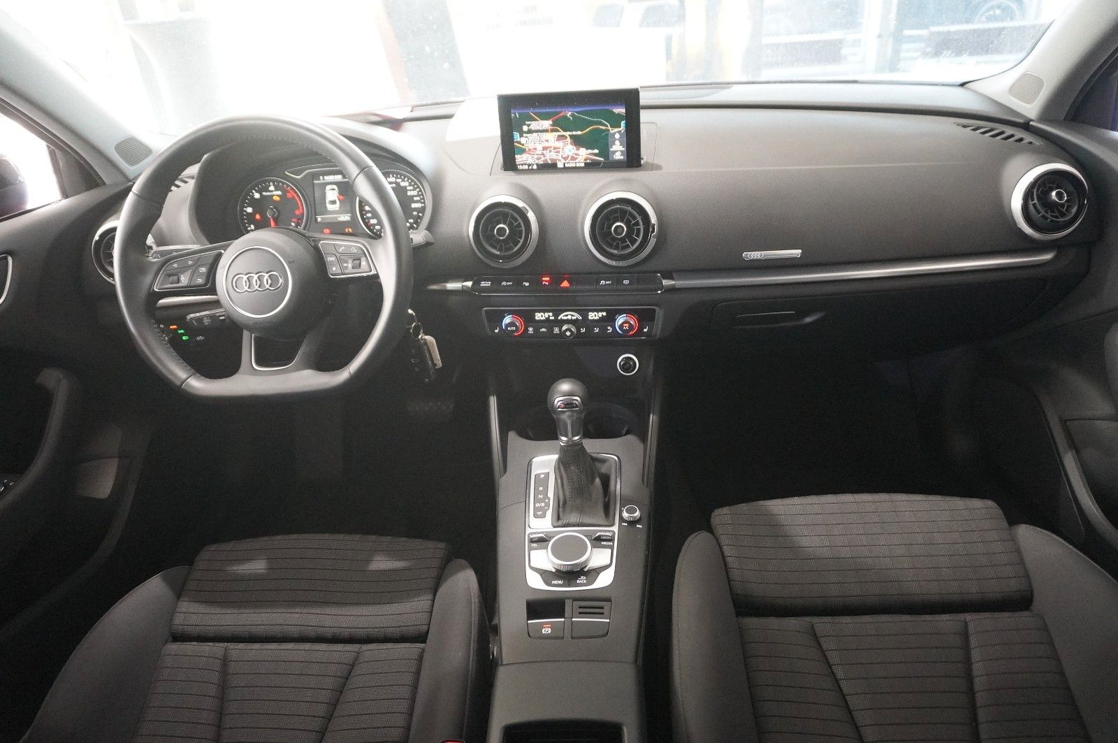 Fahrzeugabbildung Audi A3 LIM. 35 TDI S-TRONIC SPORT NAVI/SH/KAMERA/AHK