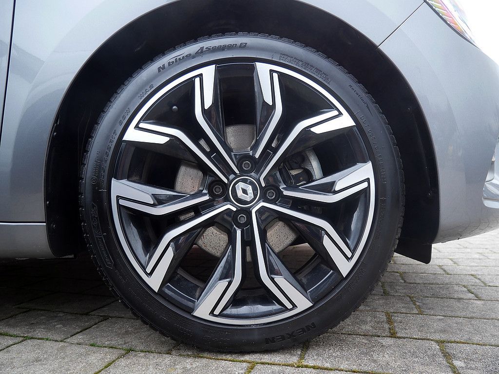 Fahrzeugabbildung Renault Clio Techno TCe 140 PDC SHZ KAMERA NAVI LED