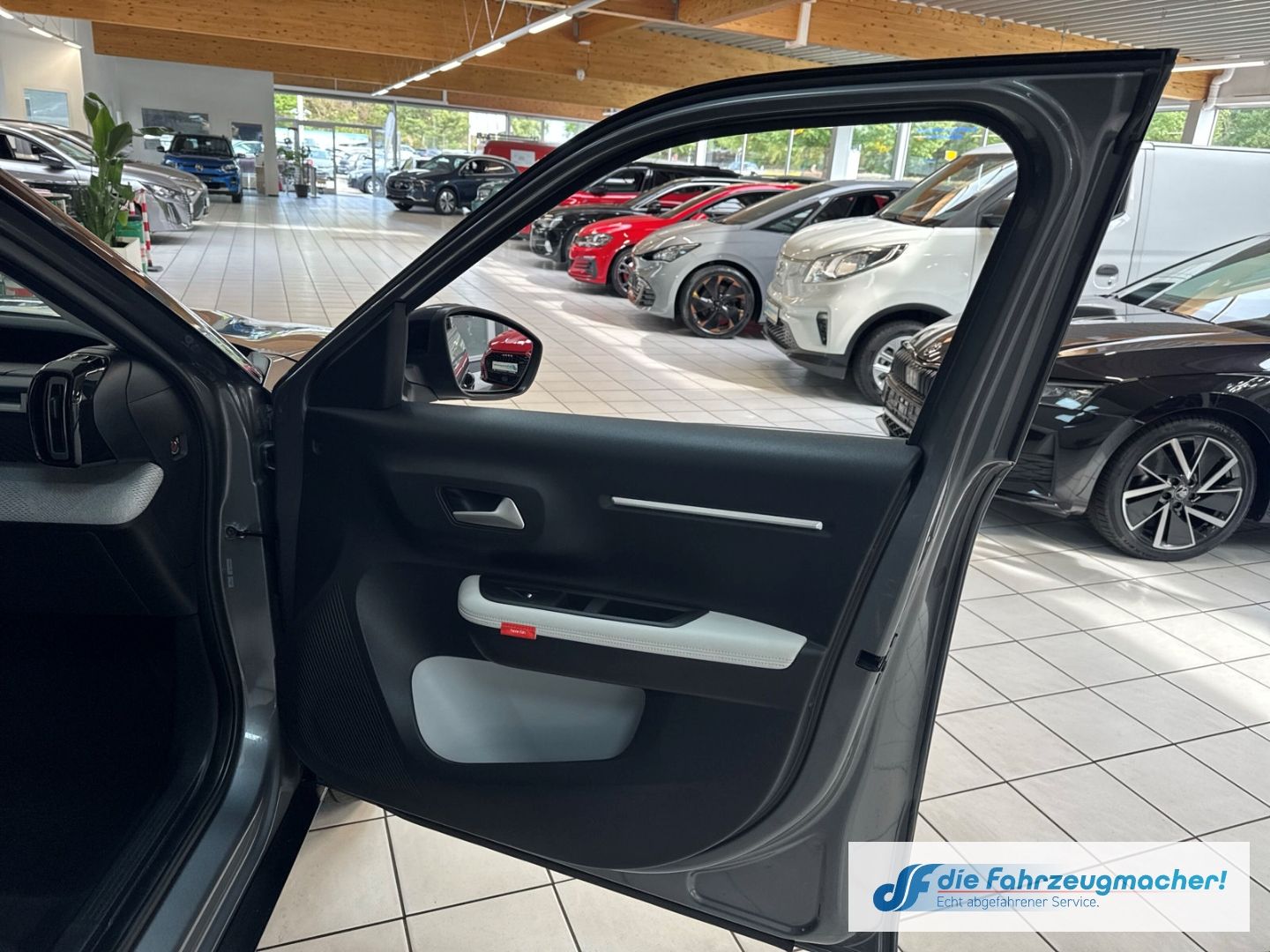 Fahrzeugabbildung Citroën C3 E 113 MAX HUD Navi Soundsystem LED Apple CarP