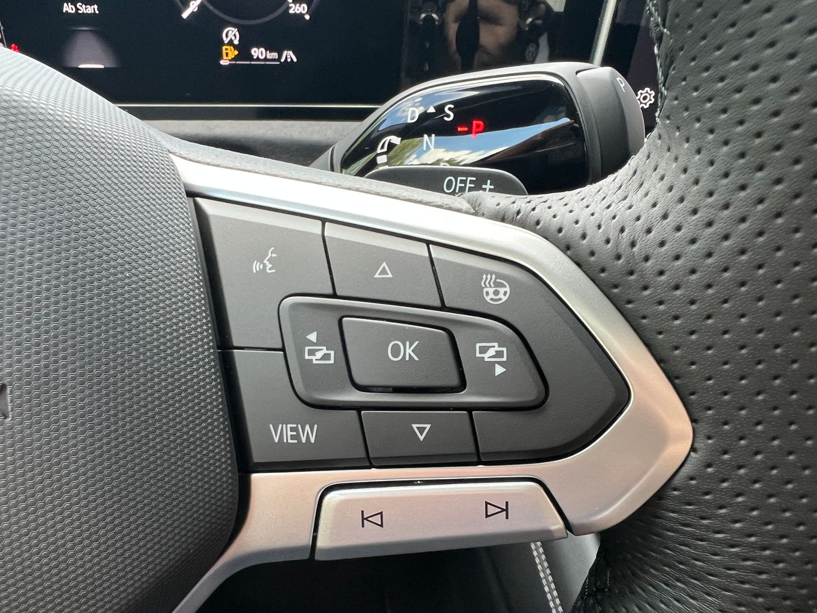 Fahrzeugabbildung Volkswagen Tiguan R-Line 2.0 TDI DSG 4MOTION *AHK, Navi, Pa