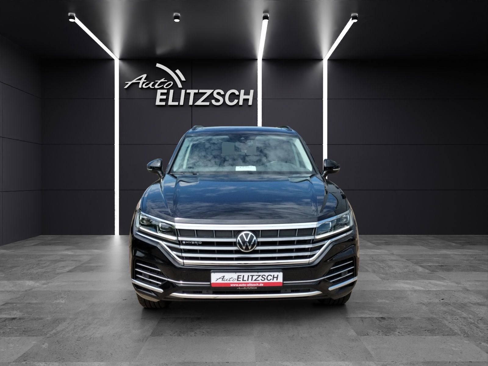 Fahrzeugabbildung Volkswagen Touareg Elegance 4M eHybrid LED PANO AHK SHZ PDC