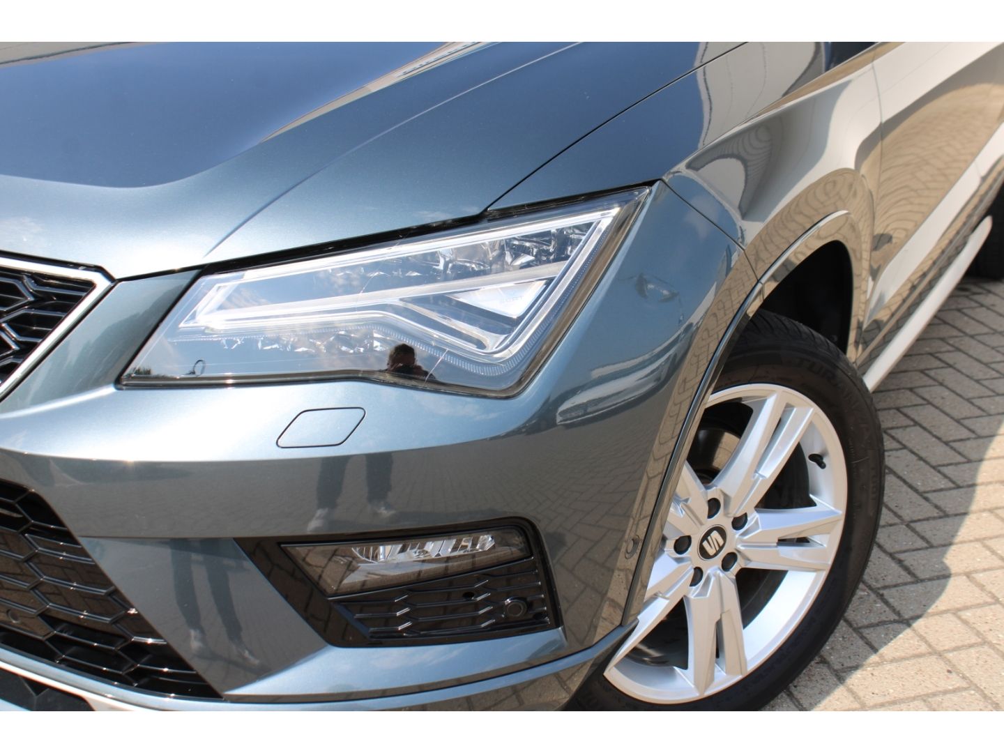Fahrzeugabbildung SEAT Ateca 4Drive FR ACC LED Pano RFK Full Link AHK W