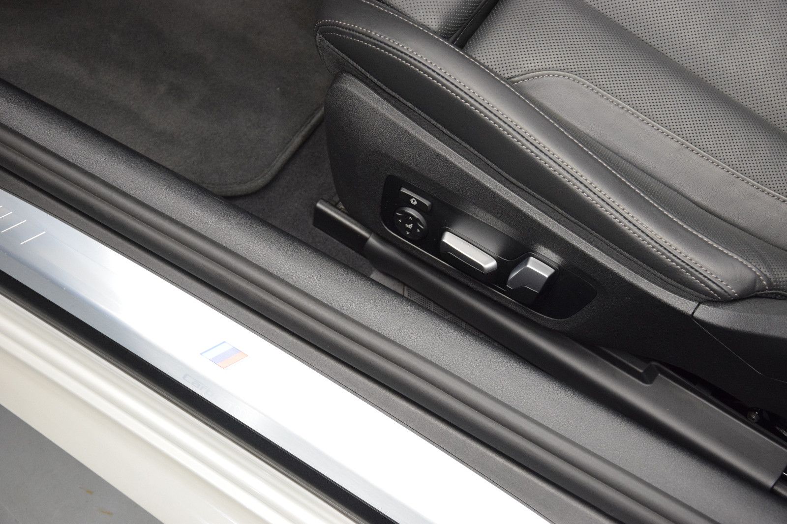 Fahrzeugabbildung BMW 840i M Sport Pro Cabrio HuD Sitzlklima Laser B&W