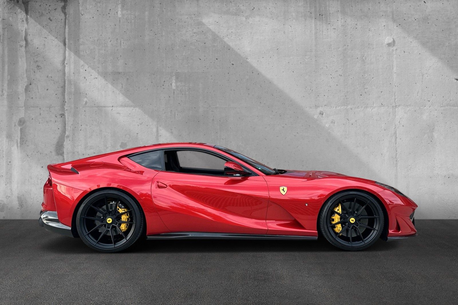 Fahrzeugabbildung Ferrari 812  Superfast*Rosso Fuoco*dt. Auto*200% Carbon