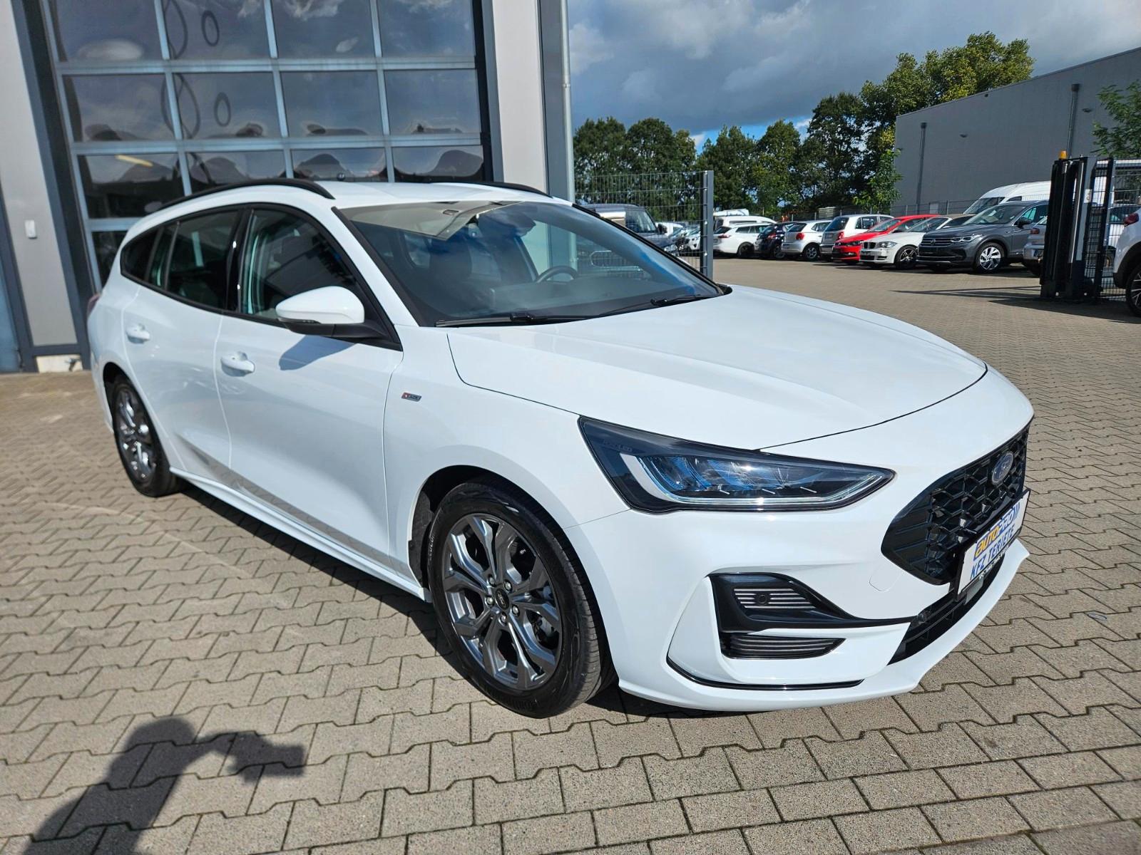 Ford Focus Turnier ST-Line weiß