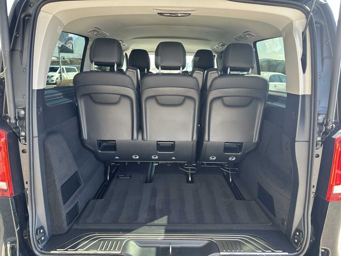 Fahrzeugabbildung Mercedes-Benz V 300 d AVA ED 4MATIC AHK2,5to Standheiz 360Kam