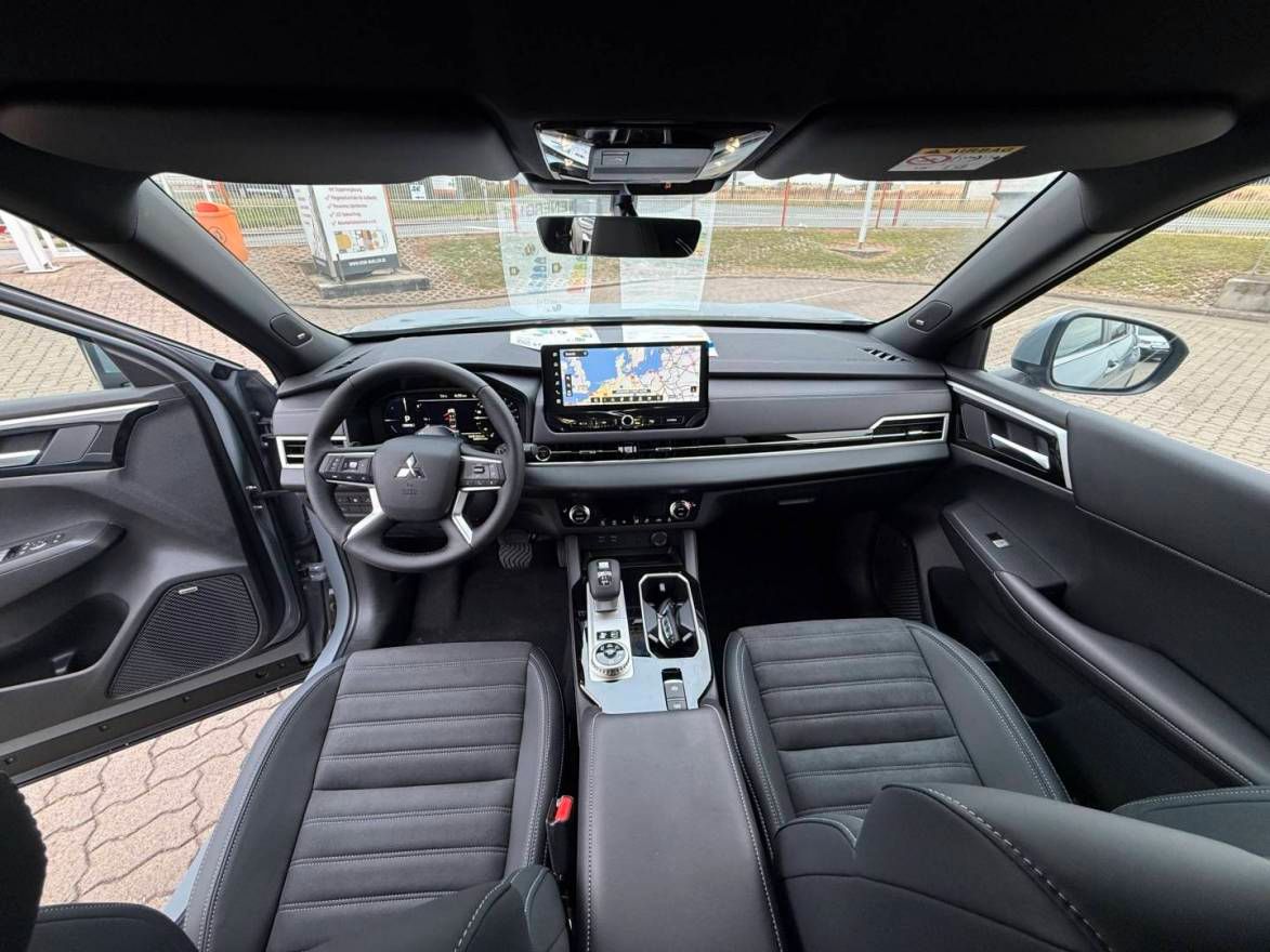 Fahrzeugabbildung Mitsubishi Outlander Plug-in Hybrid Select 2.4
